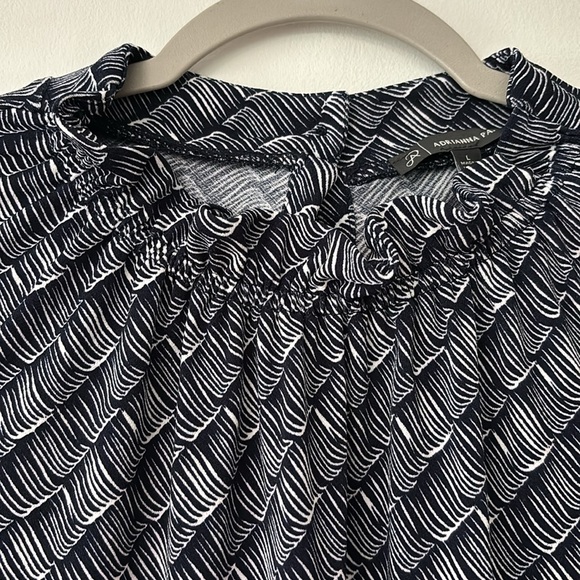 Navy Blue and White Pattern Sleeveless Ruffle Top size large - Picture 2 of 9